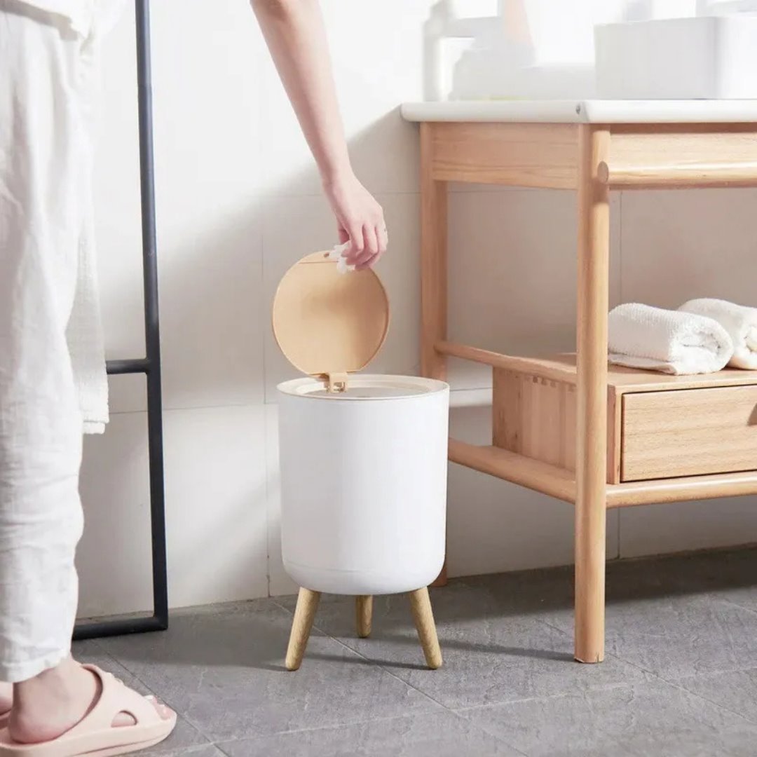 Ecobin Elegance: Lixeira Premium com Pedal e Tampa de Madeira Acessório003 Vitrine das Torneiras