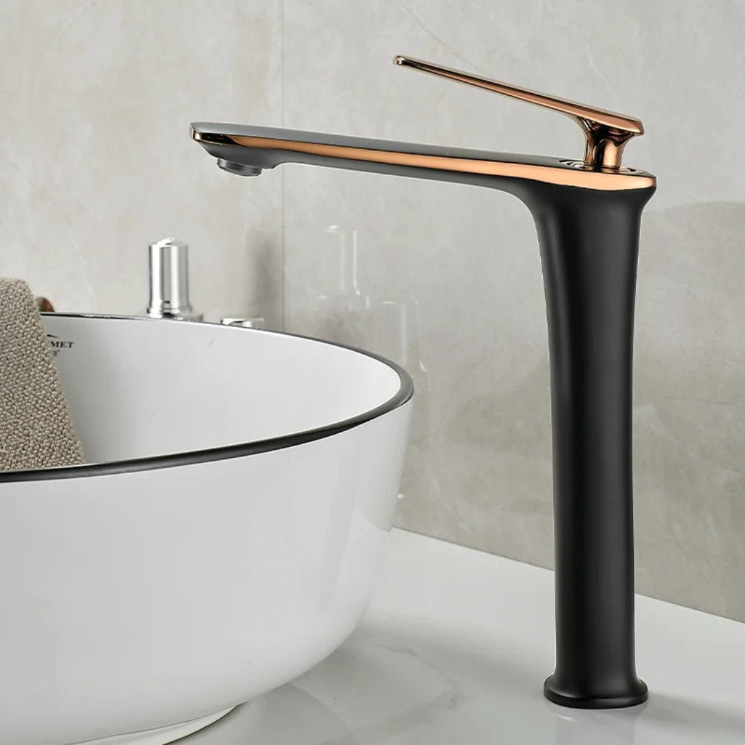 Torneira Curta com Design Contemporâneo e Mixer Térmico Banheiros e Lavabos063 Vitrine das Torneiras