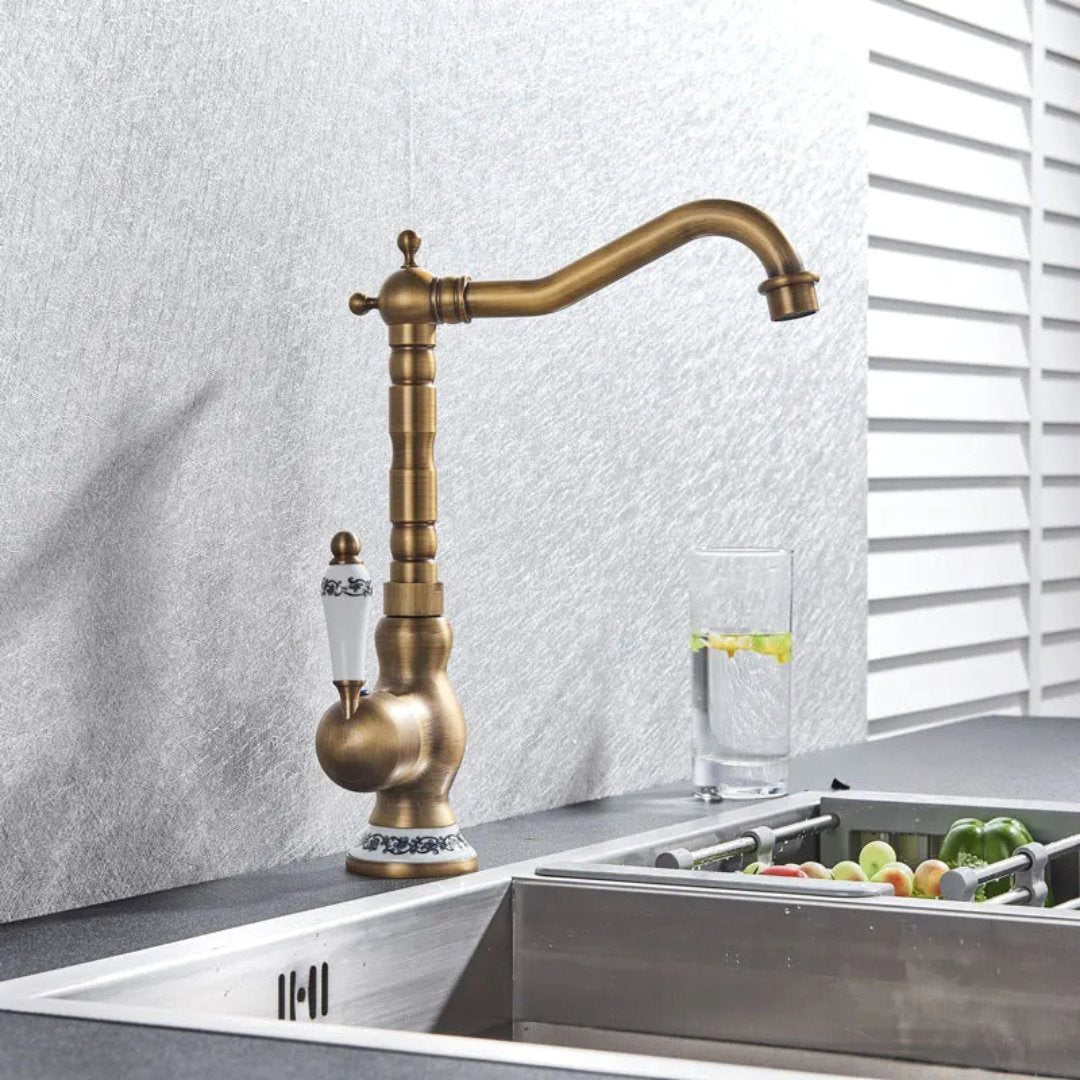 Torneira de Cozinha em Latão com Design Europeu Retrô e Acabamento Antigo Cozinha011 Vitrine das Torneiras