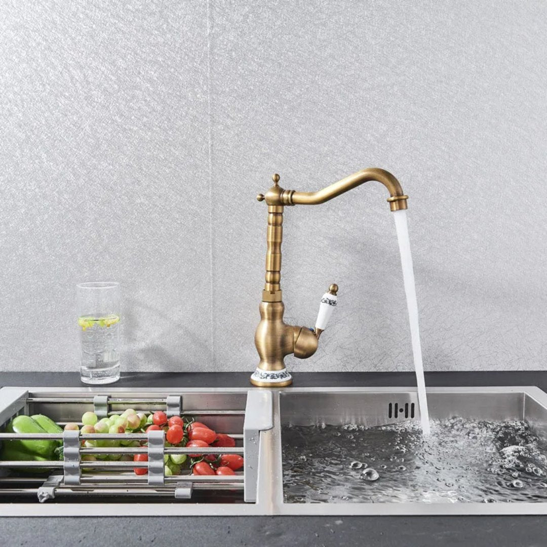 Torneira de Cozinha em Latão com Design Europeu Retrô e Acabamento Antigo Cozinha011 Vitrine das Torneiras