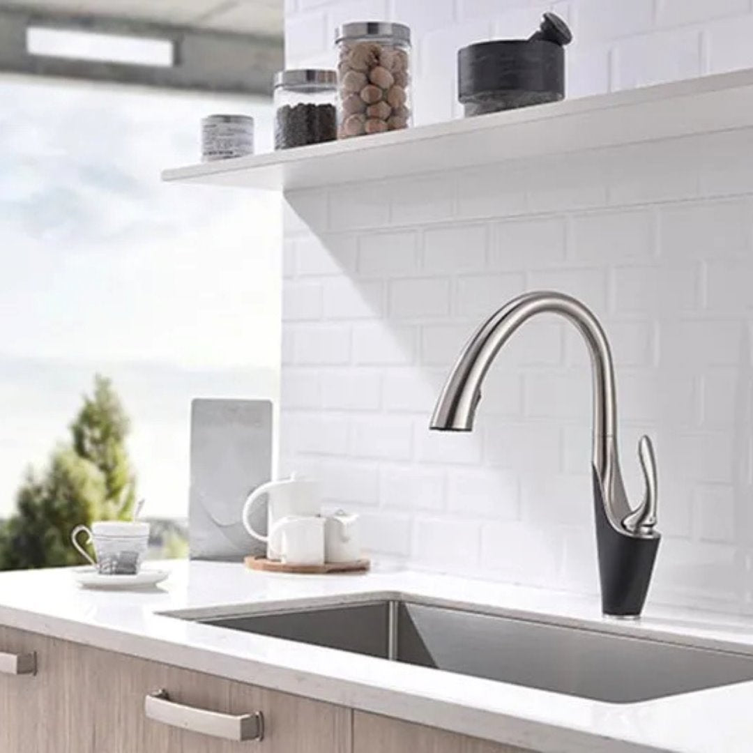 Torneira de Cozinha Monocomando com Jato Retrátil Preto com Aço Escovado Cozinha e Área Gourmet052 Vitrine das Torneiras