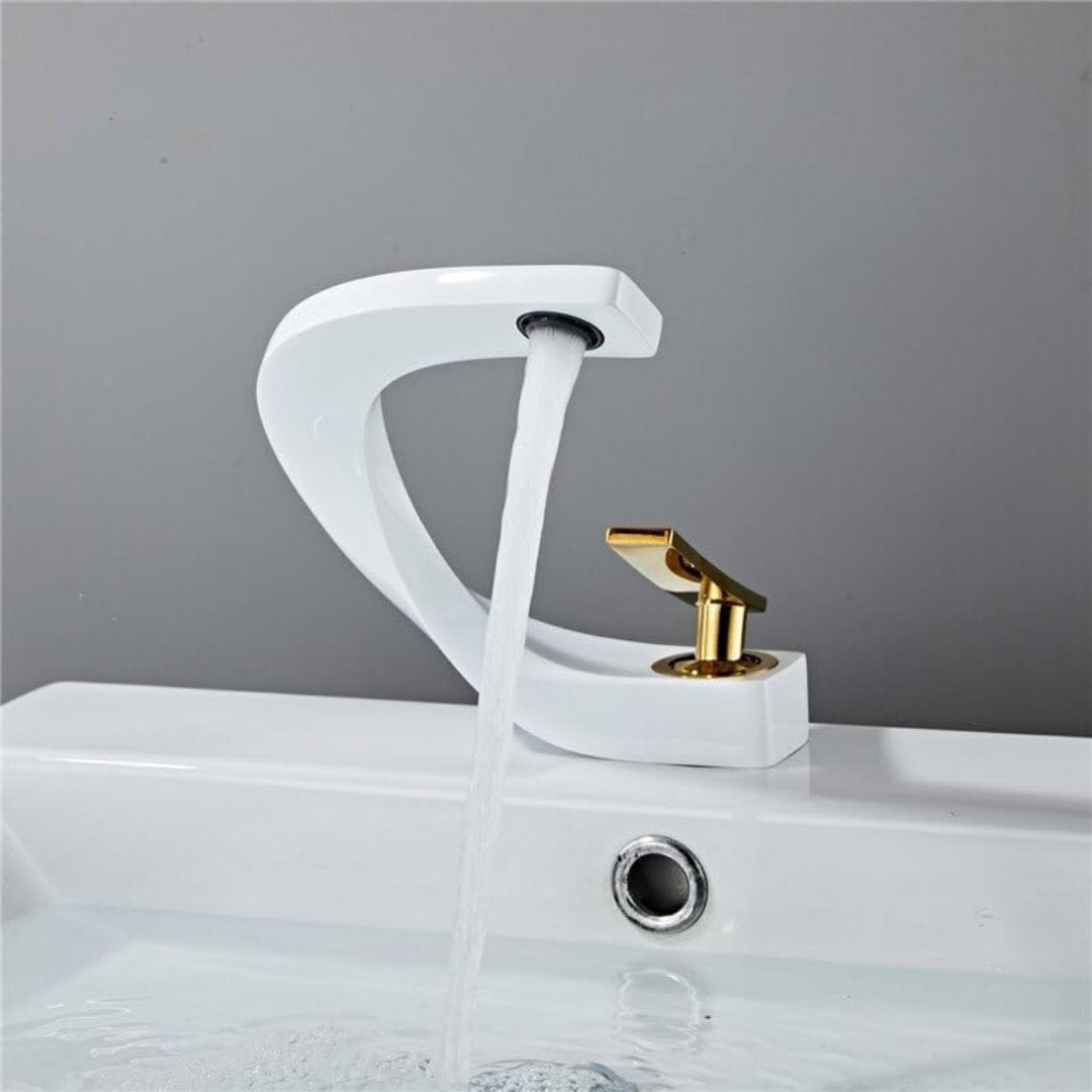 Torneira de Latão para Deck com Misturador de Água Quente e Fria Branco com Dourado Banheiros e Lavabos120 Vitrine das Torneiras