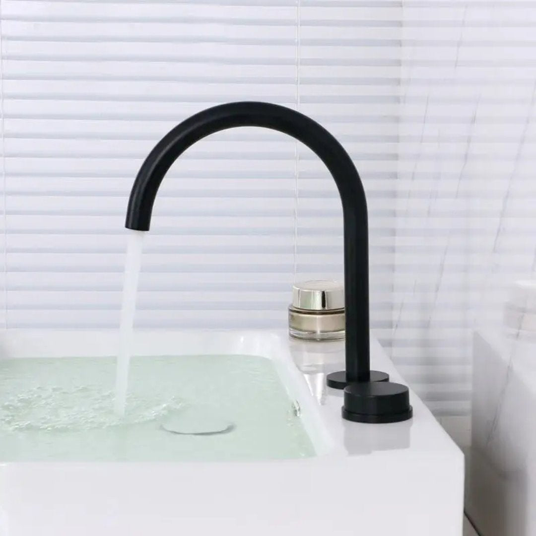 Torneira de Lavabo com Misturador Quente e Frio Montada em Deck Banheiros e Lavabos179 Vitrine das Torneiras
