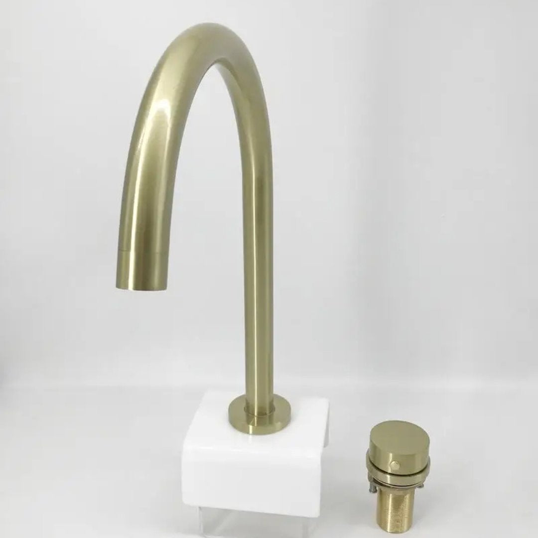 Torneira de Lavabo com Misturador Quente e Frio Montada em Deck Banheiros e Lavabos179 Vitrine das Torneiras