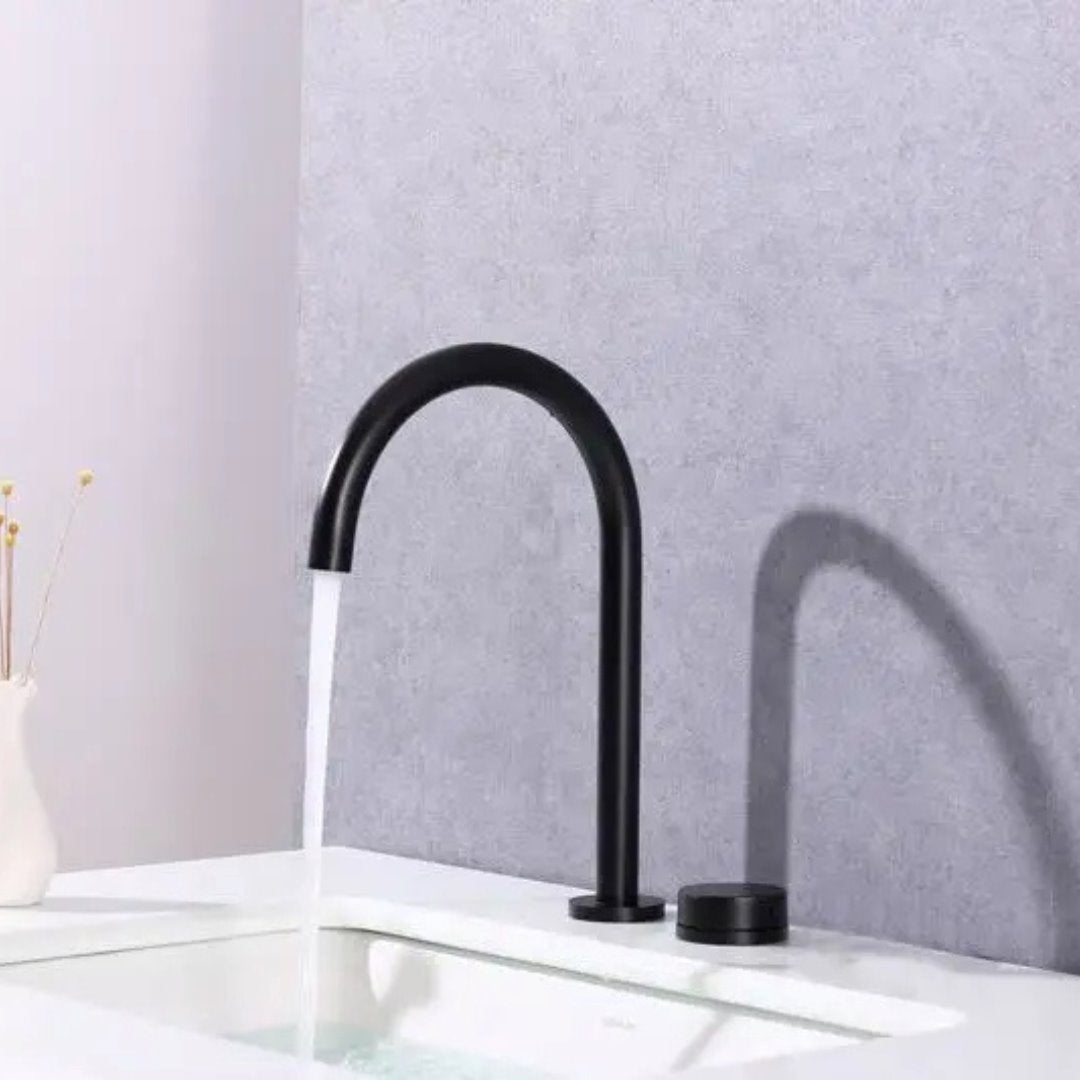 Torneira de Lavabo com Misturador Quente e Frio Montada em Deck Banheiros e Lavabos179 Vitrine das Torneiras