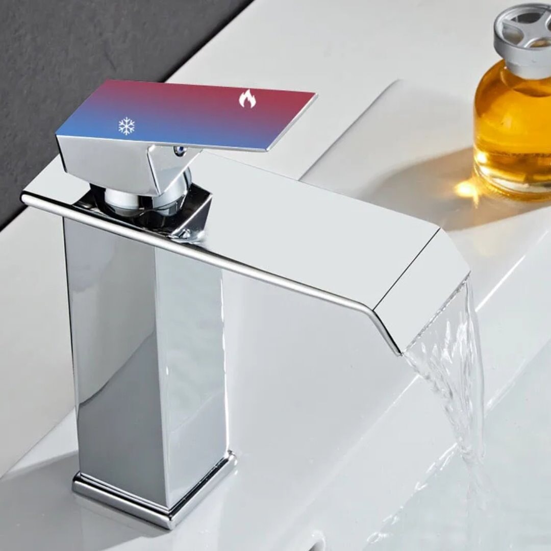 Torneira Elegante Cromada com Cascata para Banheiro Banheiros e Lavabos056 Vitrine das Torneiras