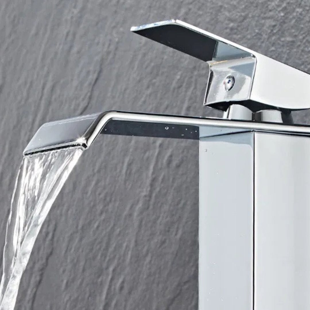 Torneira Elegante Cromada com Cascata para Banheiro Banheiros e Lavabos056 Vitrine das Torneiras