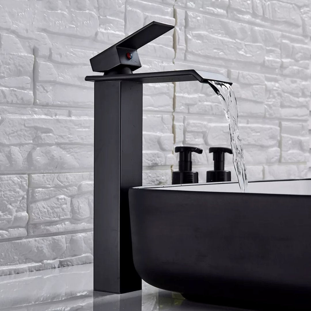 Torneira Luxo Monocomando Estilo Cascata para Banheiro Preta Banheiros e Lavabos061 Vitrine das Torneiras