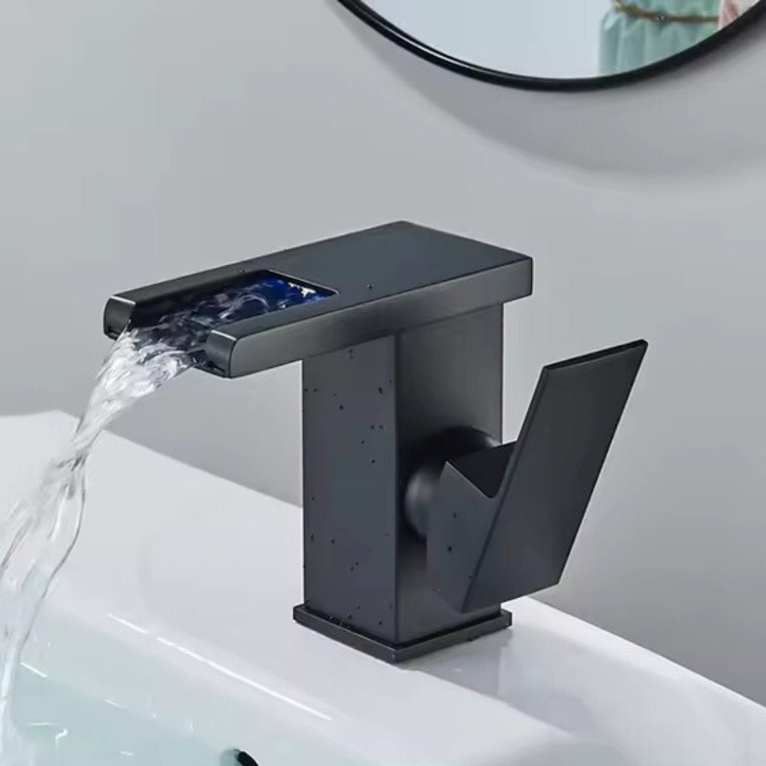 Torneira Monocomando de Banheiro com Válvula Cerâmica e LED Preta - Economia de Água Banheiros e Lavabos020 Vitrine das Torneiras