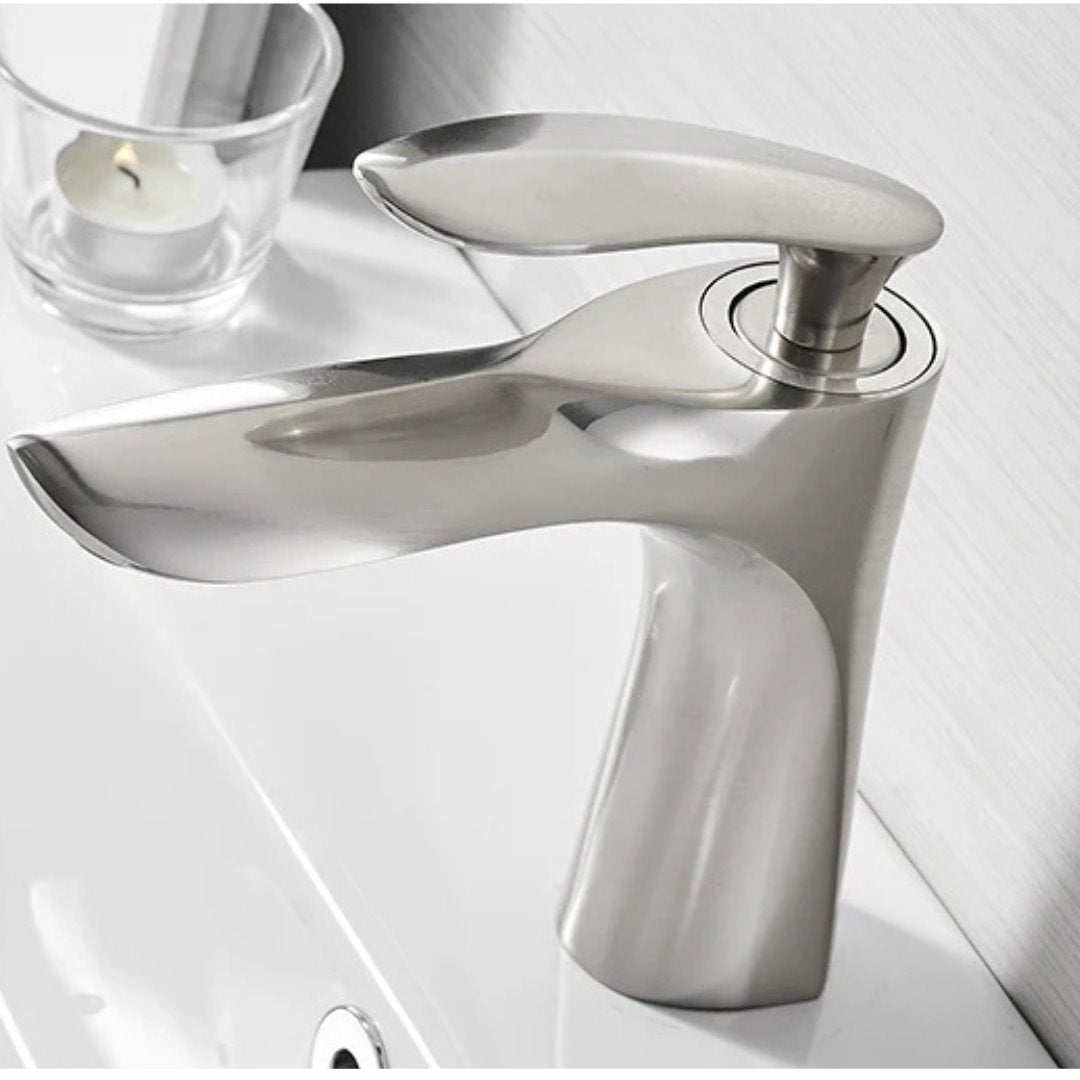 Torneira Monocomando Luxo Para Banheiro com Cascata 220V Aço Escovado Banheiros e Lavabos090 Vitrine das Torneiras