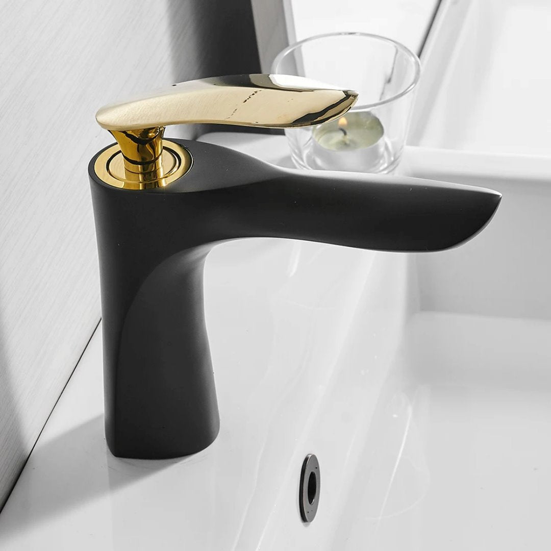 Torneira Monocomando Luxo Para Banheiro com Cascata 220V Preto com Dourado Banheiros e Lavabos098 Vitrine das Torneiras
