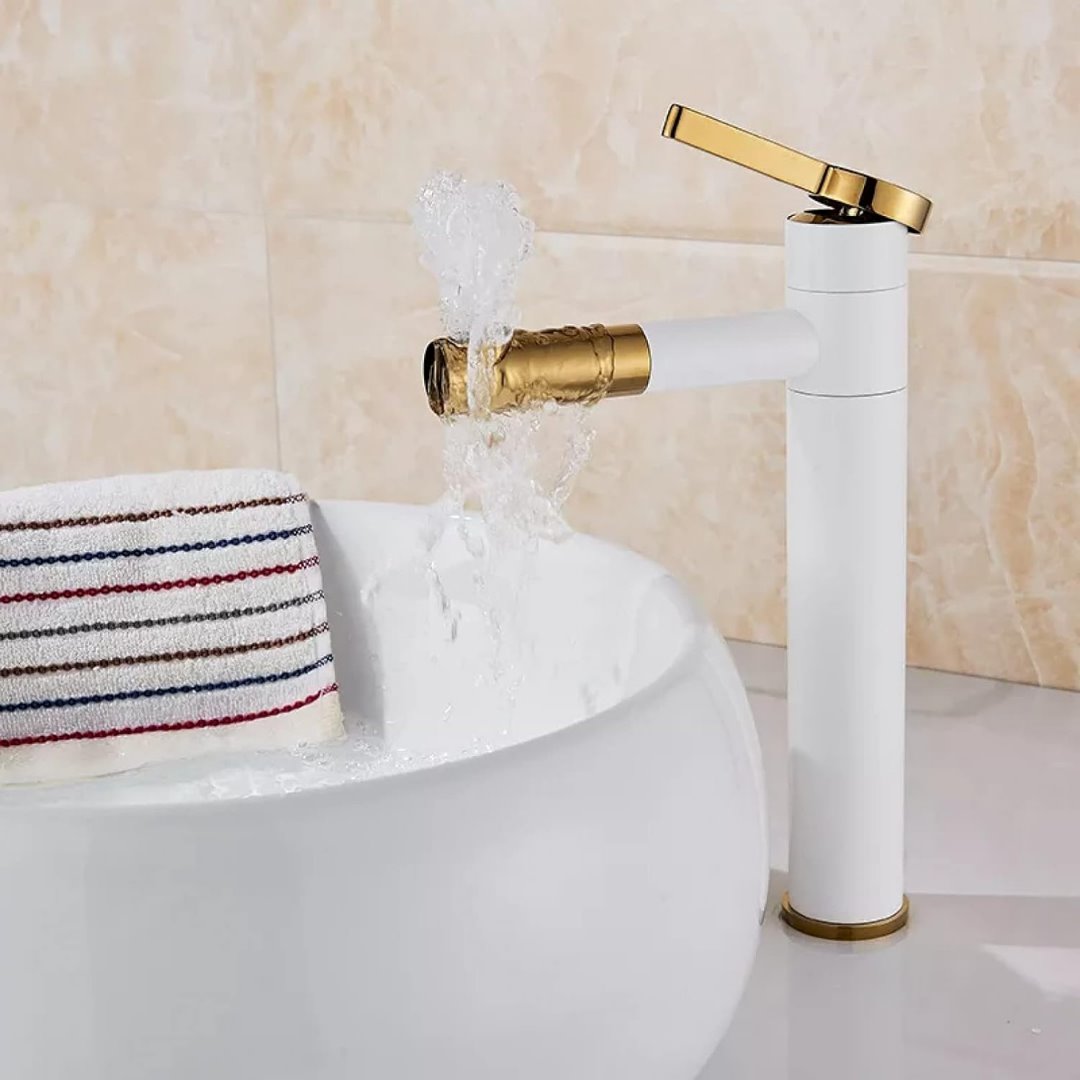 Torneira Para Banheiro com Bico Longo Monocomando Branco com Dourado Banheiros e Lavabos101 Vitrine das Torneiras