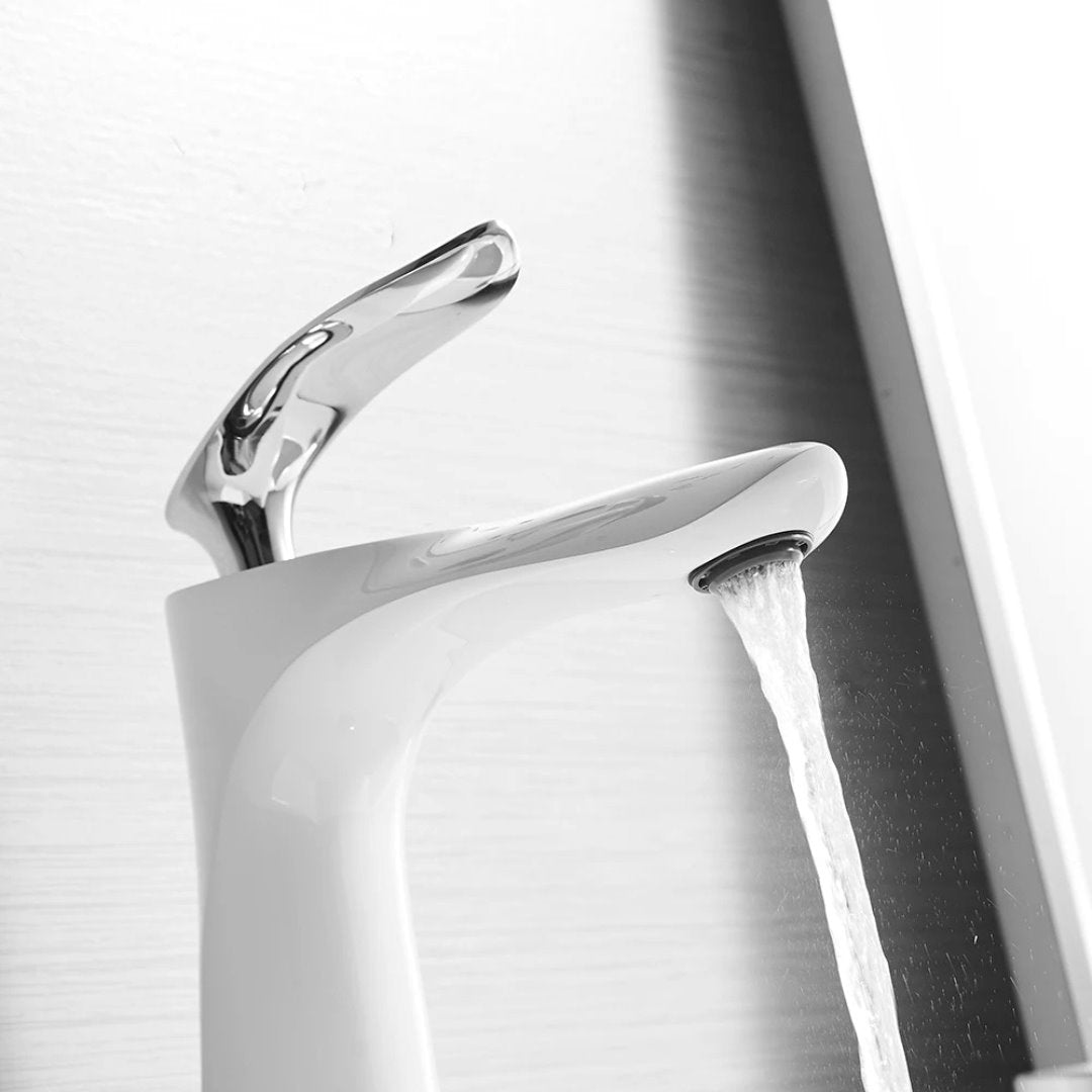 Torneira Monocomando Luxo Para Banheiro com Cascata 220V Branco com Cromado Banheiros e Lavabos093 Vitrine das Torneiras 